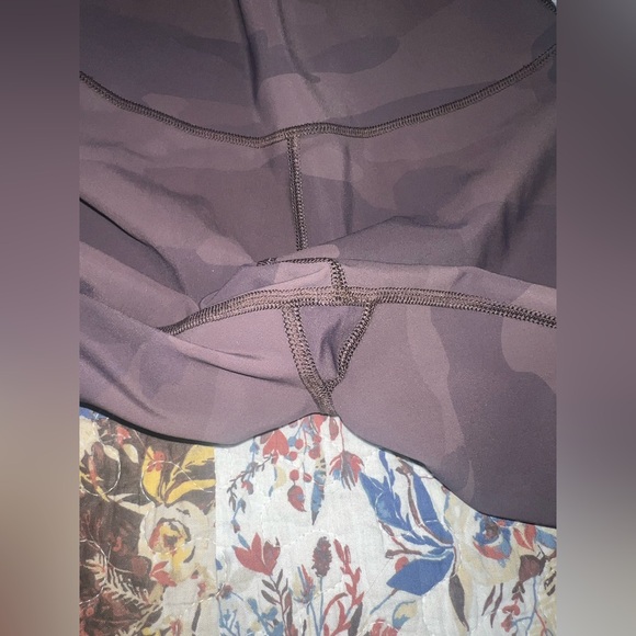 ALO Yoga Camo Vapor Leggings NWOT - Picture 5 of 9